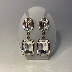 Beautiful rhinestone earrings.